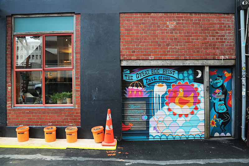 Street Scenes : Wellington : New Zealand : Richard Moore : Journalist : Photographer :